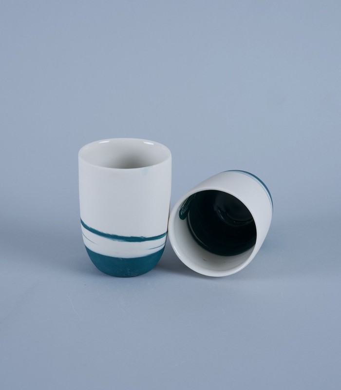 Duo de grandes tasses, porcelaine mélangée