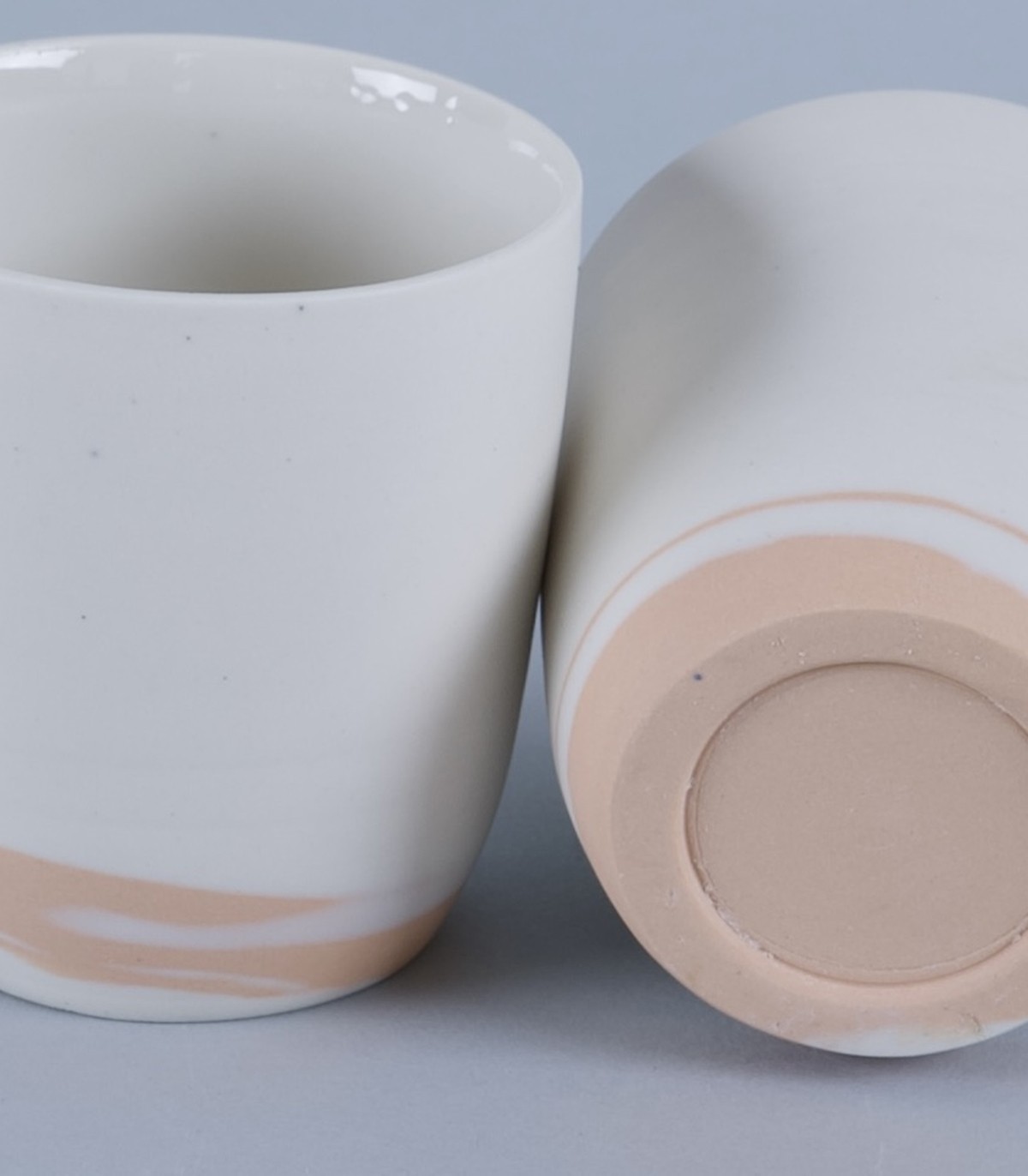 Duo de tasses, porcelaine mélangée