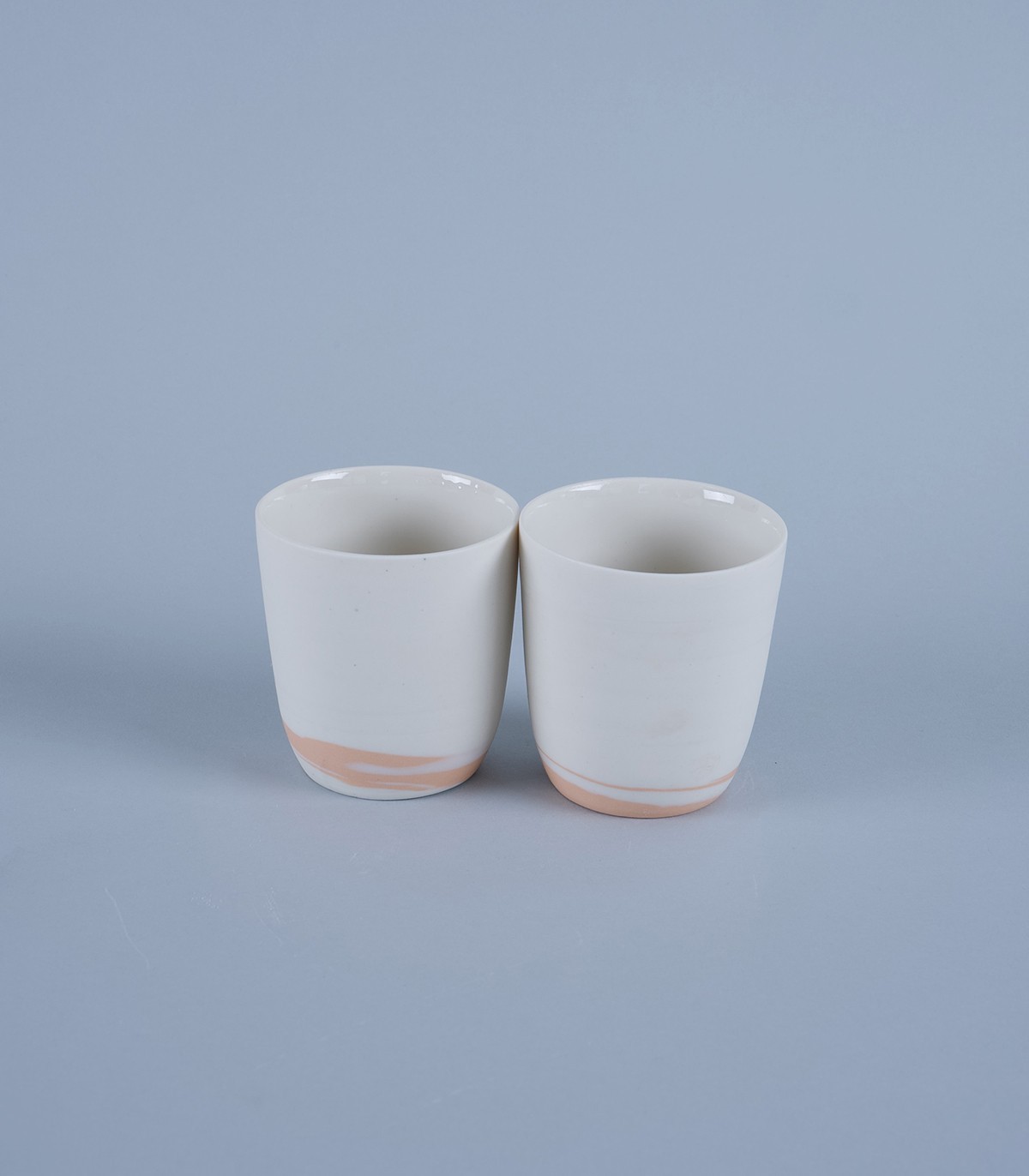 Duo de tasses, porcelaine mélangée