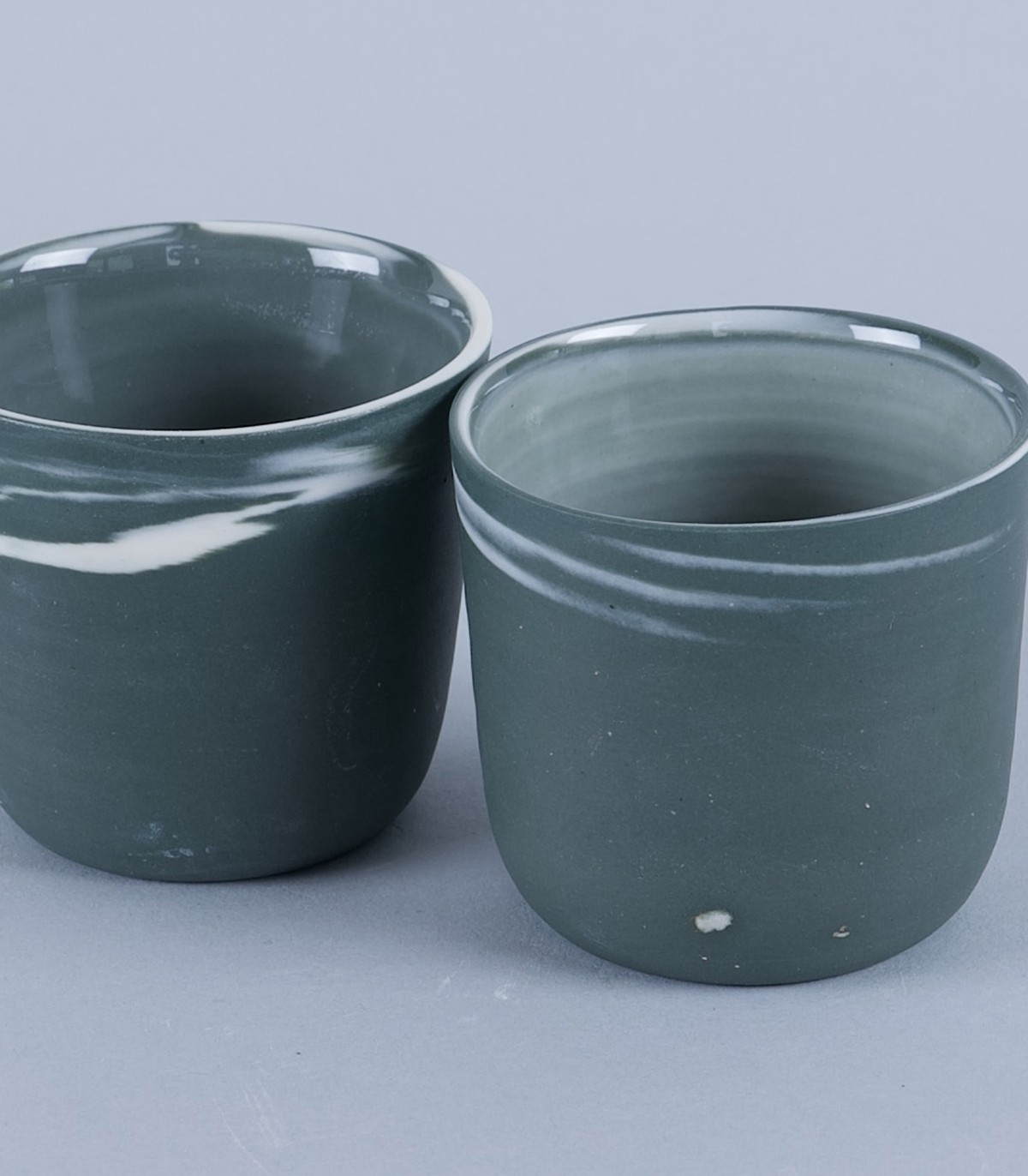 Duo de tasses à expresso, porcelaine verte et blanche