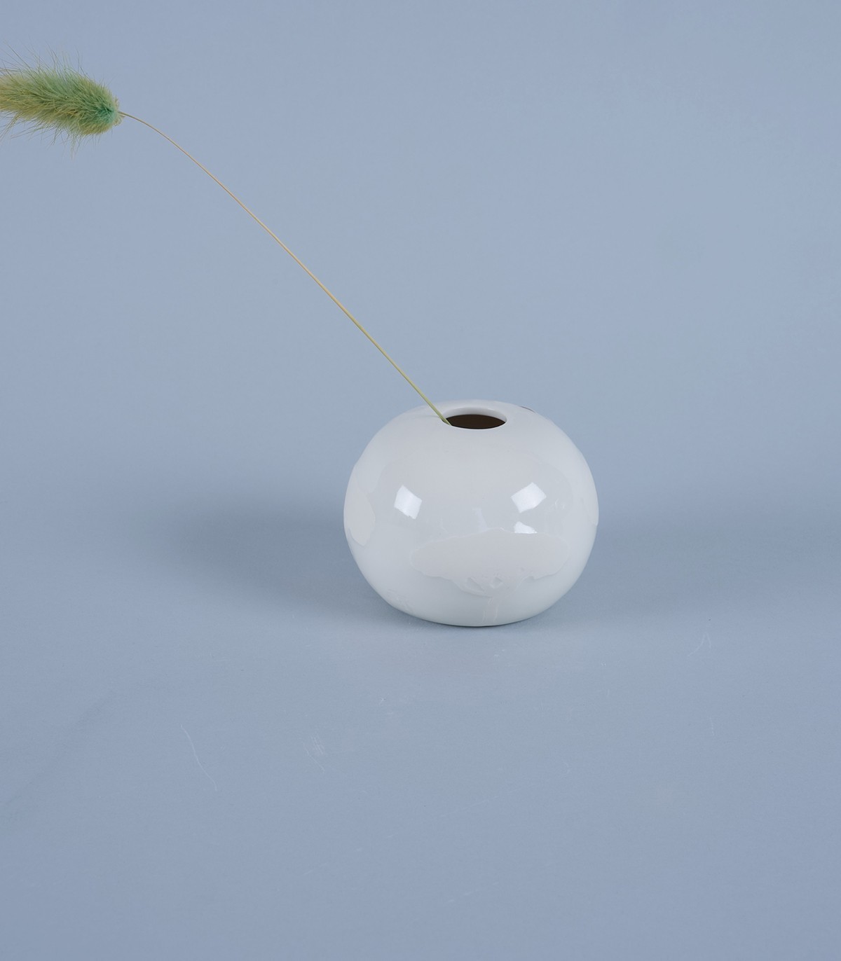 Petit vase boule « pins »  en porcelaine