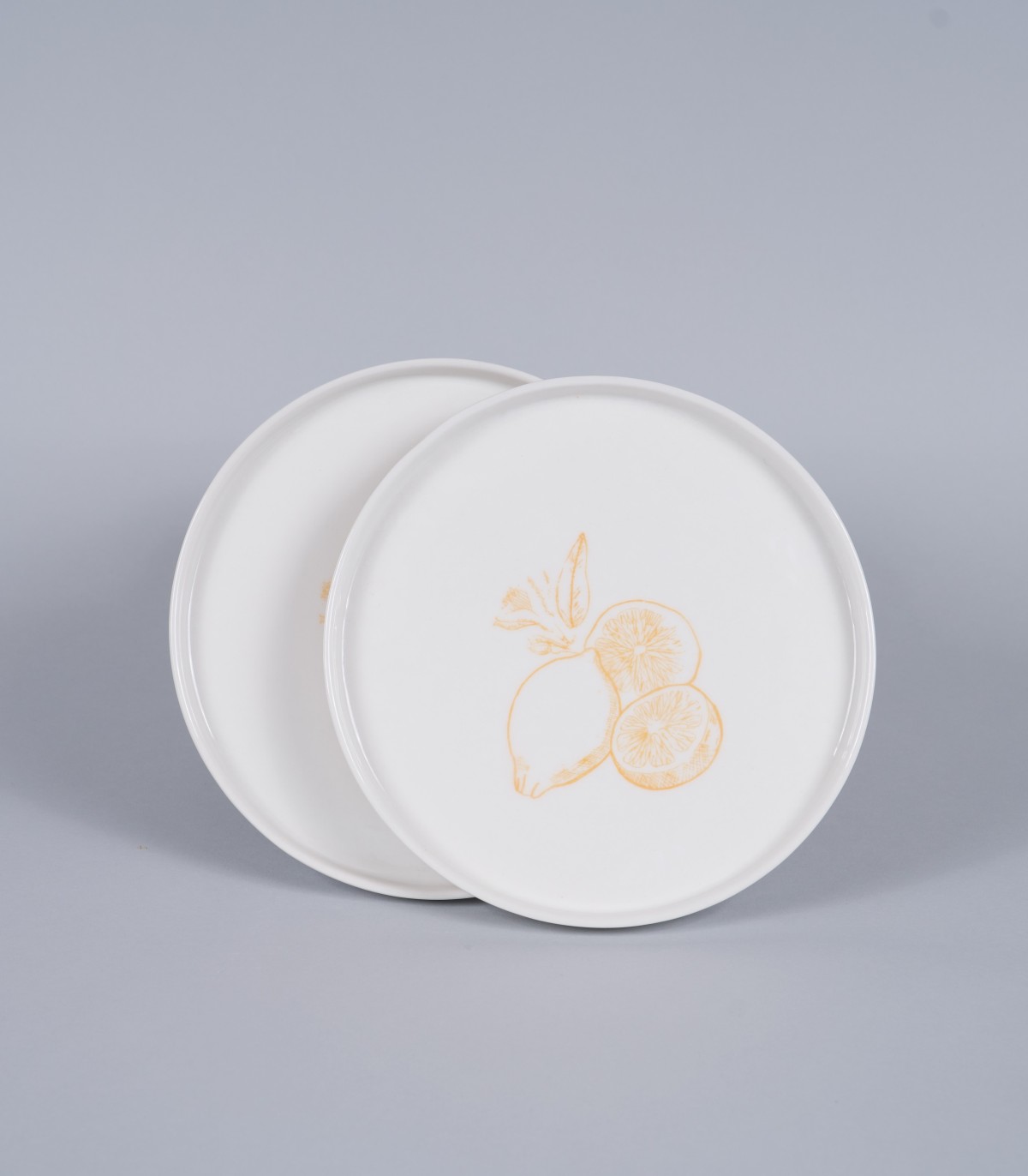 Duo de grandes assiettes "Citrons", porcelaine et décor sérigraphié