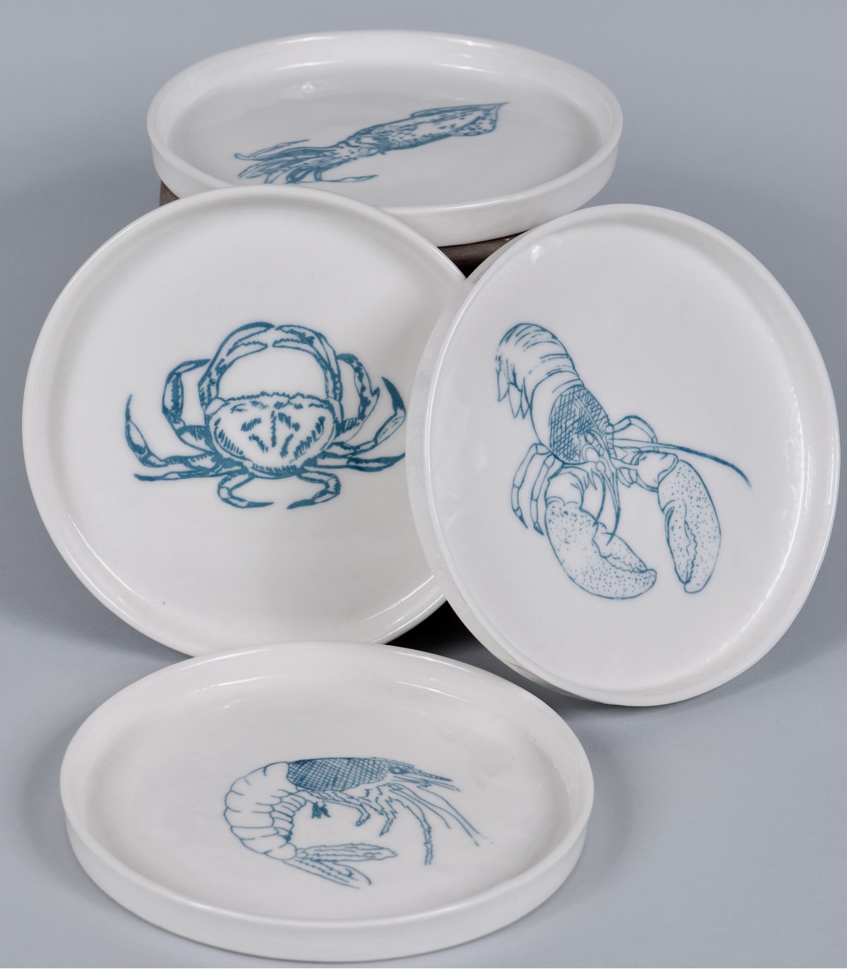 4 Petites assiettes "Océan", porcelaine et décor sérigraphié